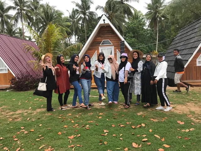 Lamaru Sunrise Beach