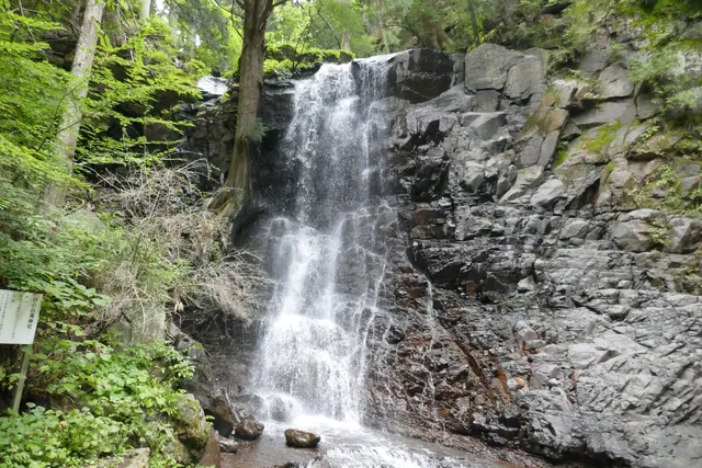 Hahanoshirataki Shrine