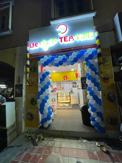 TEA TIME / Vikki's Cafe