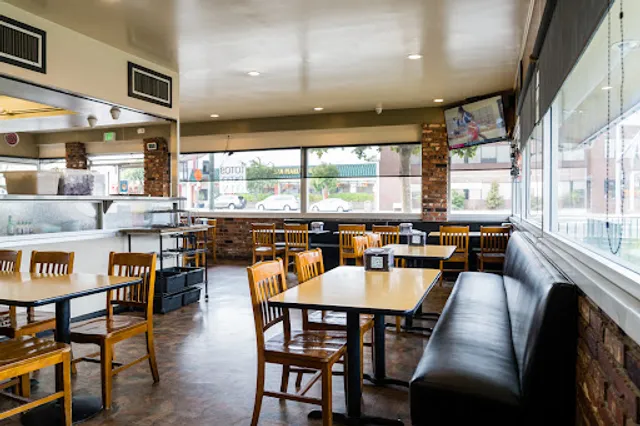 Toto's Pizzeria & Restaurant