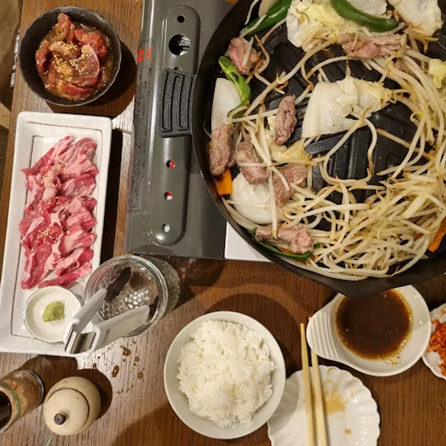 焼いてもらうジンギスカン大門ひつじ亭十字街店