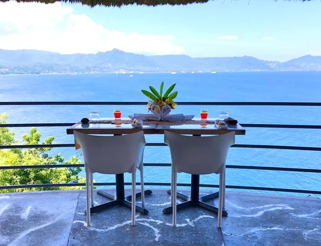 Bloo Lagoon Restaurant & Cafe