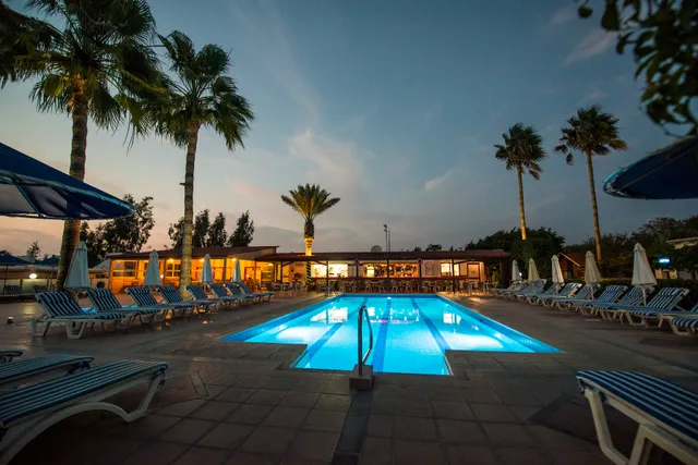 Sandy's Studios , Apartments & Log Villas