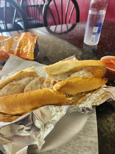 Cobbetts Pond Pizzeria