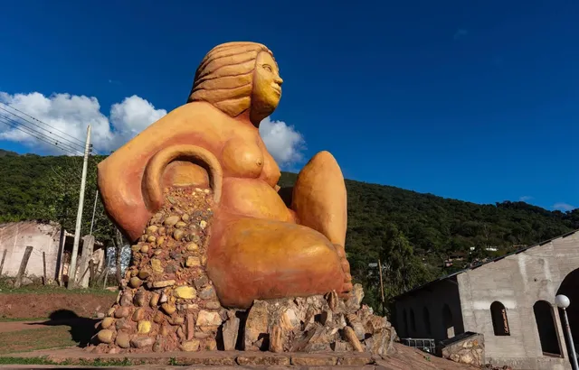 Monumento a La Pachamama