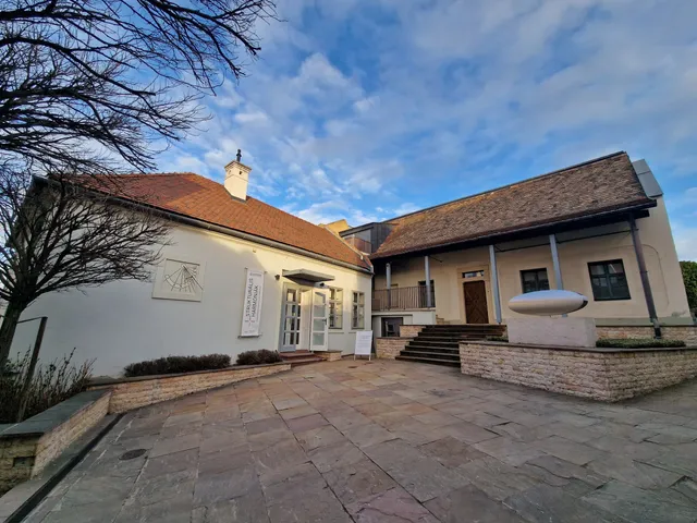 Modern Gallery - Vass Collection