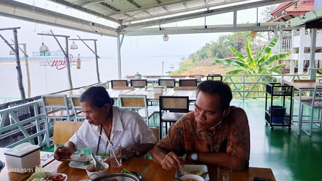 Chomkhong Riverview Restaurant: Good Food, Great View