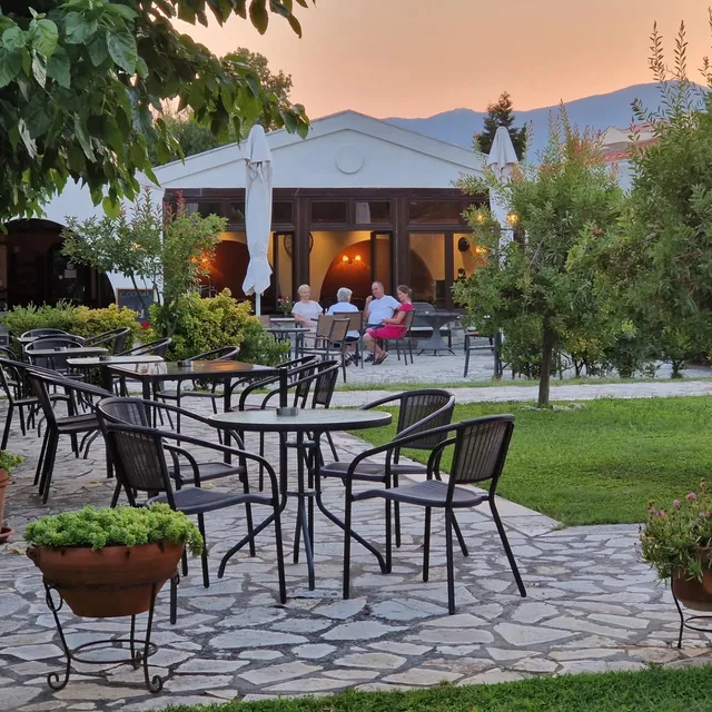 To Portego tis Anatolis