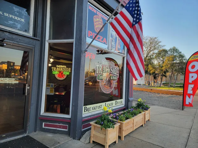 Trackside Eatery & Dry Pub