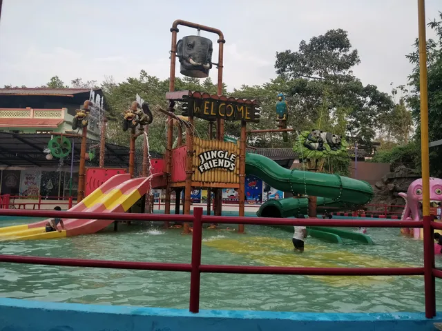 Hangout play world