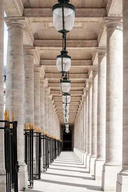 Colonnes de Buren/Les Deux Plateaux