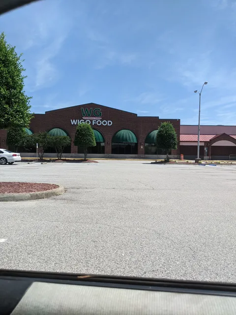 Holly Point Shopping Center