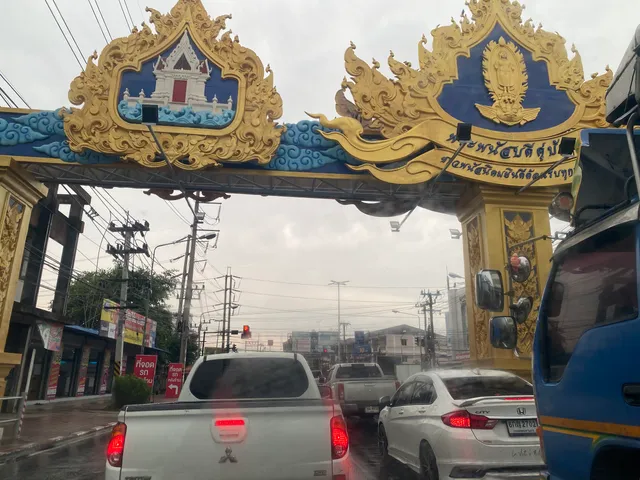 Phanat Nikhom Intersection