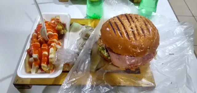 Diablo Burger: Sucursal Satélite Sur