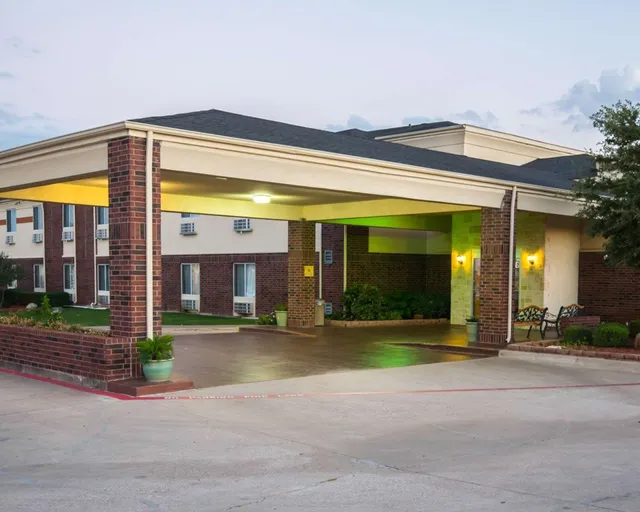 Comfort Inn & Suites Red Oak - Dallas Area