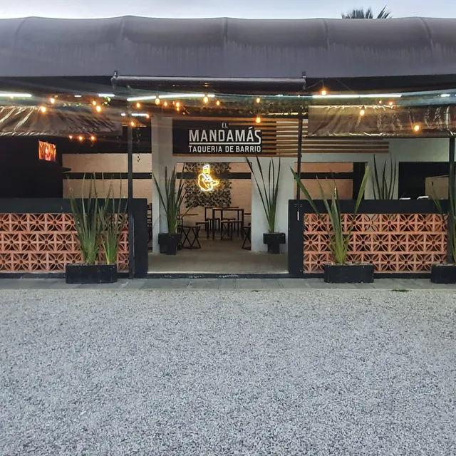 MANDAMAS Taquería de Barrio