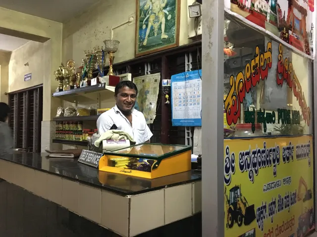 Hotel srinivas, KALASA