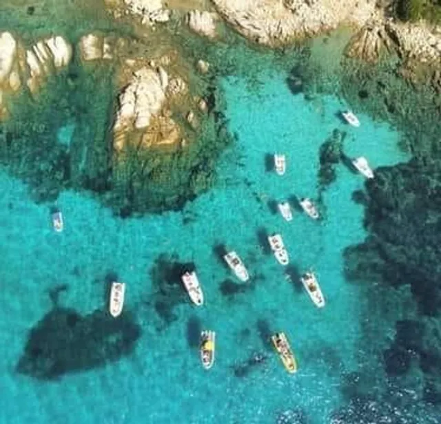 Zulu Beach | Noleggio Maxi Gommone con Conducente