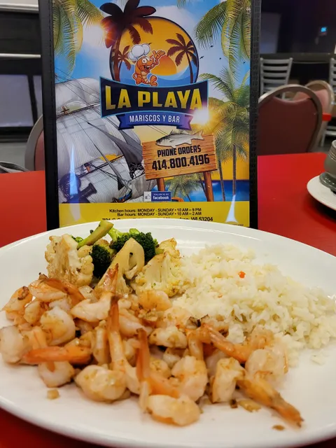 La Playa Mariscos y Bar MKE