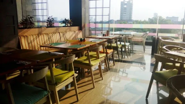 sTreaTs Restaurant @ Ibis Style Hotel