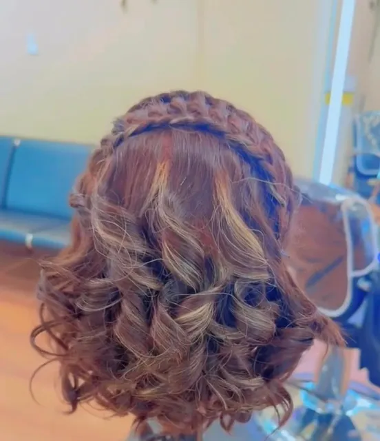 LUX AURA SALON AND SPAA