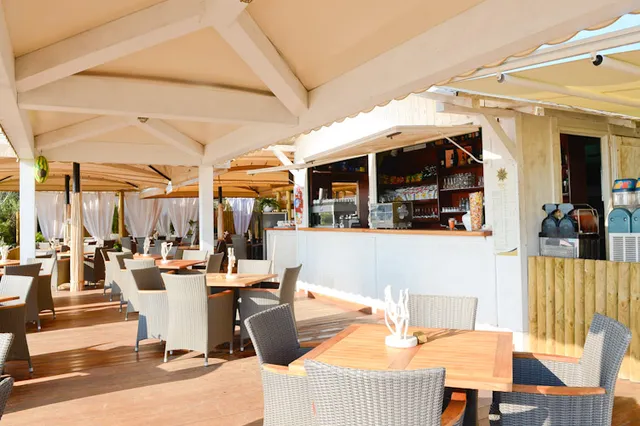 Long Beach Club Cafe Porto Cervo liscia ruja