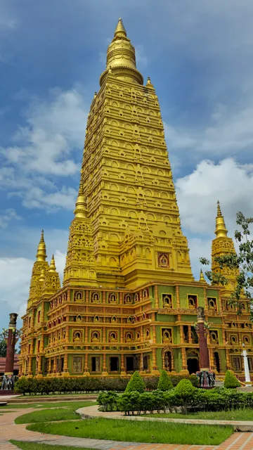 Wat Mahathat Wachiramongkol (Wat Bang Thong)