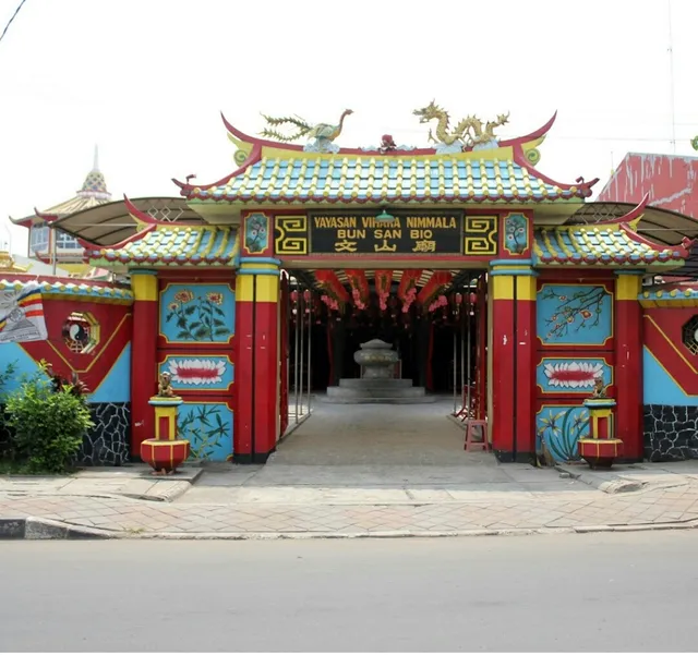 Kelenteng Boen San Bio