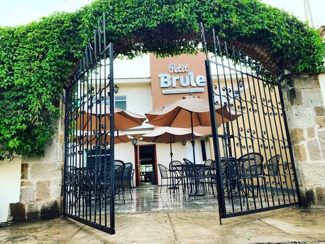 PETIT BRULE Restaurante & Cafetería