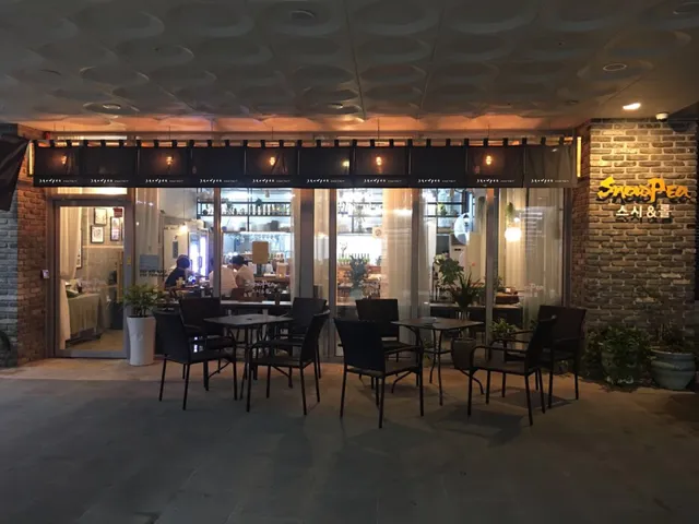 Snowpea Sushi & Rolls