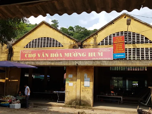 Muong Hum Market