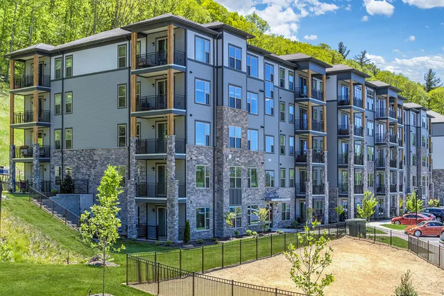 Enclave Piney Mountain