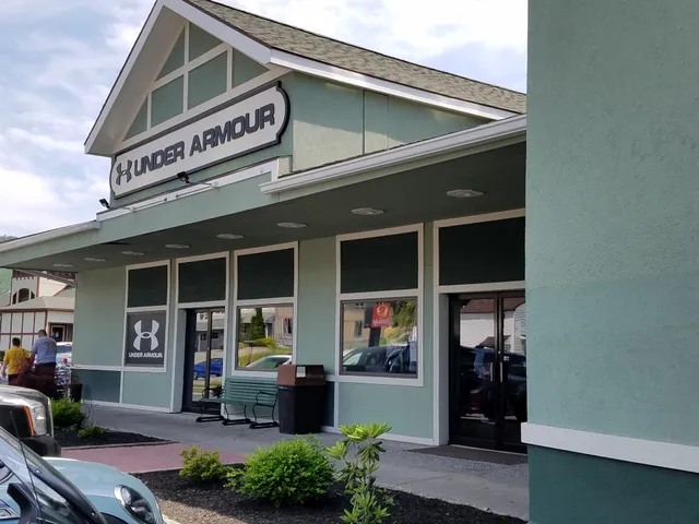 Under Armour Factory House - Adirondack Outlet Mall