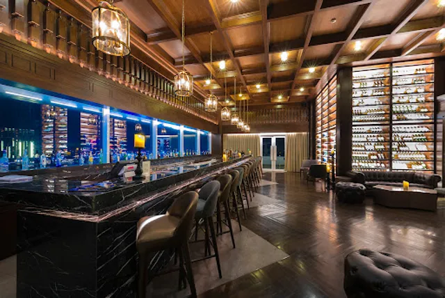 Estrela Rooftop Bar & Restaurant