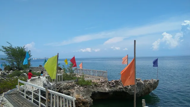 L and L Cove, Rock Resort