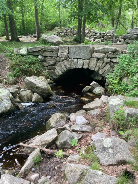 Weetamoo Woods Trailhead Parking
