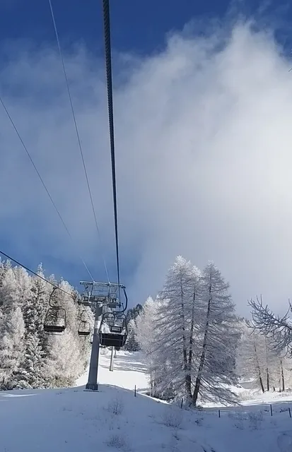 Sesselbahn und Skilifte Feldis AG