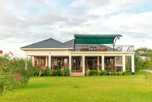 Moyoni Airport Lodge