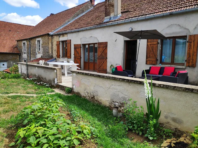 Le nid d'hirondelles