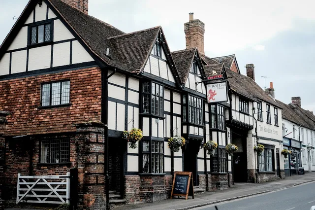 Bel & The Dragon at The Red Lion - Wendover