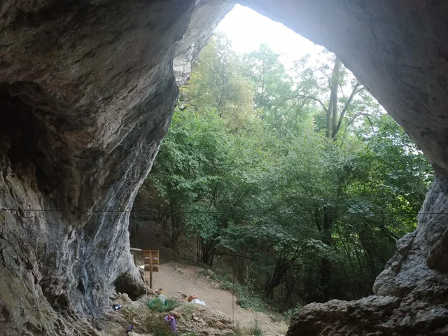 Grotta della Ciota Ciara - aperta nei periodi di scavo - fine Maggio-Giugno