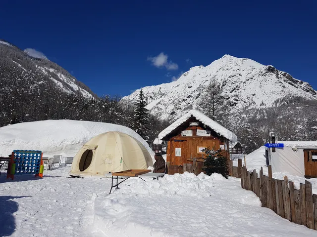 Village Igloo Pelvoo