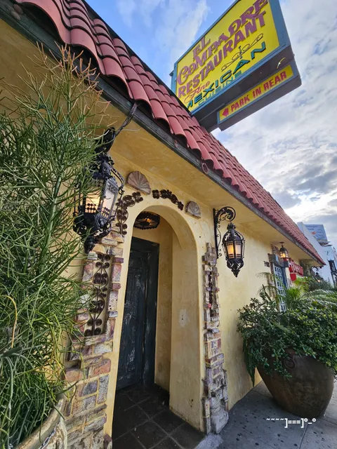 El Compadre Restaurant of Hollywood