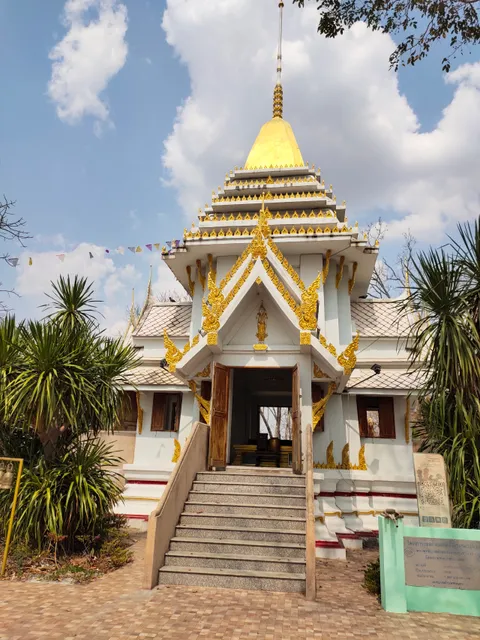 Wat Phra Phutthabat Chon Daen (Luang Pho Thob)
