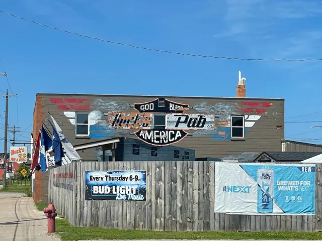 Huck's Pub & Grill