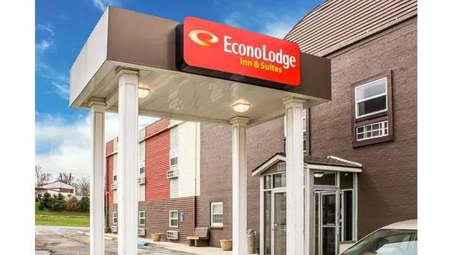 Econo Lodge Inn & Suites Walnut