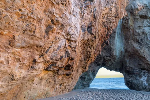 Hole In The Wall Beach