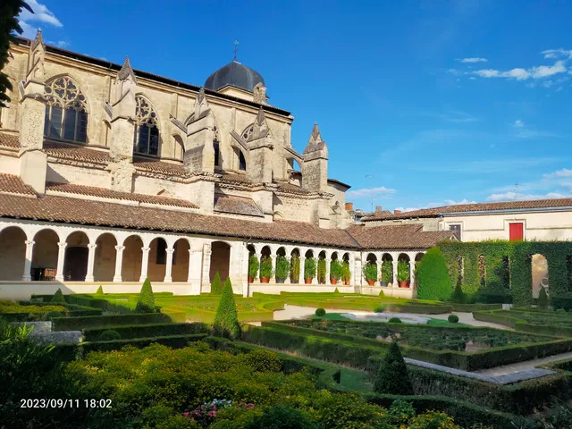 Cloître Garden