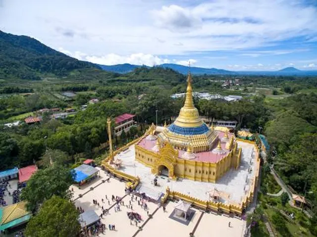 Replika Pagoda Shwedagon