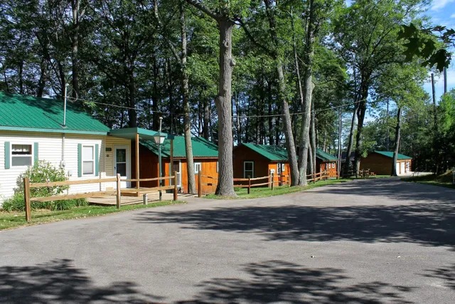 Lake Park Cabins (formerly DerMiner's Parkside Resort)